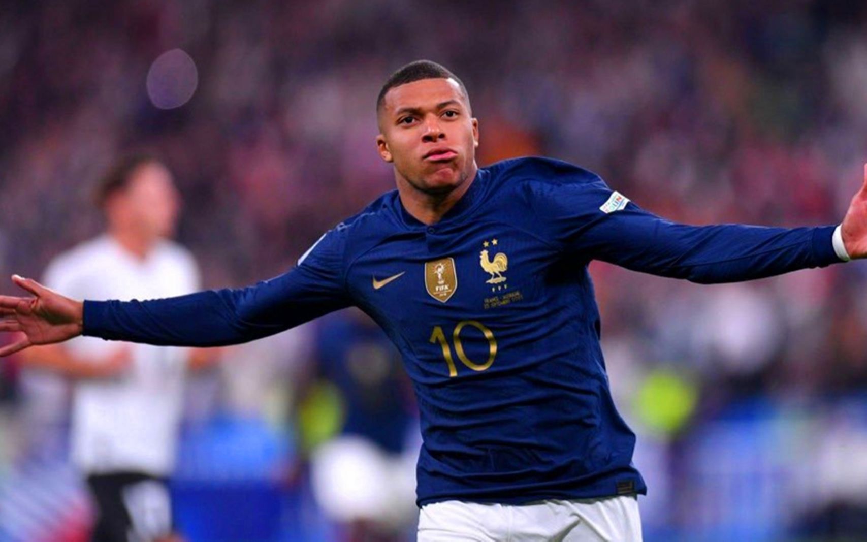 包含姆巴佩迎来十赛季高光表现，热火球迷沸腾！的词条